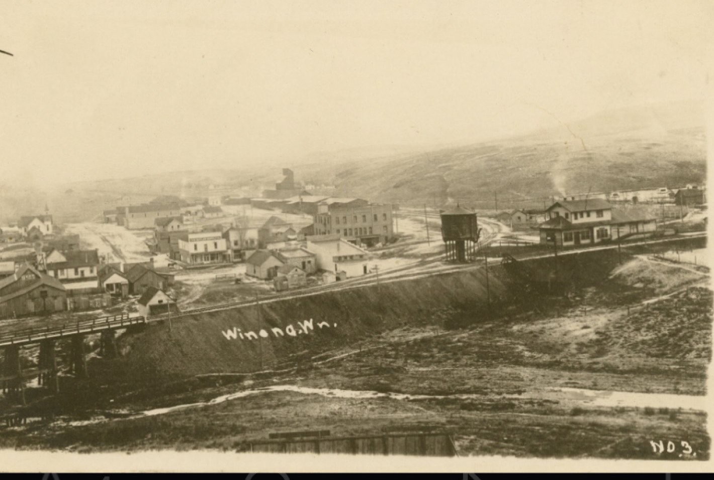 Winona, Washington, in 1915: buildings, a water tower and the railroad trestle
